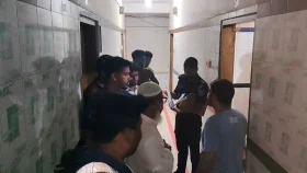 হোটেলের কক্ষে যুবকের ঝুলন্ত মরদেহ, পাশে চিরকুট