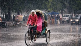 দেশের ১৬ অঞ্চলে ঝড়-বৃষ্টির আভাস, নদীবন্দরে সতর্কতা