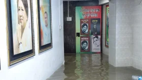 টানা বৃষ্টিতে বিএনপির কার্যালয়ের নিচতলায় জলাবদ্ধতা