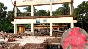 সাতক্ষীরায় থানা ভবন ভাঙার সময় ককটেল বিস্ফোরণ, আহত ২