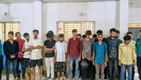 টঙ্গীর মাজার বস্তিতে মাদকবিরোধী অভিযানে গ্রেফতার ২০
