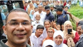 শিক্ষার্থীদের অনুরোধে সেলফি, ক্রীড়াসামগ্রীও দিলেন প্রধানমন্ত্রী