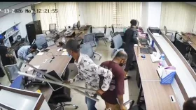 চট্টগ্রামে চাঁদার দাবিতে ব্যবসা প্রতিষ্ঠানে হামলা, ৩৫ লাখ টাকা লুট