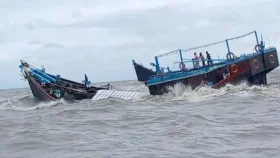 বঙ্গোপসাগরে ট্রলারডুবি : ৪ জনের লাশ উদ্ধার, নিখোঁজ ১