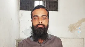 জমি লিখে না দেওয়ায় বাবাকে মারধর, ছেলে আটক