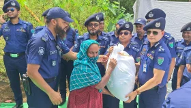 রাজনগরে বন্যার্তদের পাশে সিলেট রেঞ্জ পুলিশ