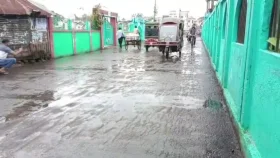 ঝালকাঠি পৌরসভার সড়কের কার্পেটিং উঠে যাওয়ায় ঠিকাদারকে শোকজ