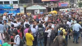 আজও চলছে সায়েন্স ল্যাব মোড় অবরোধ, যান চলাচল বন্ধ