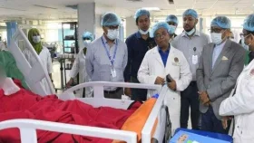 সেলুনে বিস্ফোরণে দগ্ধদের দেখতে বার্ন ইউনিটে স্বাস্থ্যমন্ত্রী