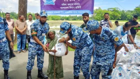 বন্যার্তদের সহায়তায় বিমান বাহিনী মহিলা কল্যাণ সমিতি