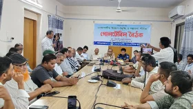 নোয়াখালীর উন্নয়ন-সমৃদ্ধির রূপরেখা নির্ধারণে গোলটেবিল বৈঠক