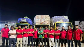 বন্যার্তদের জন্য ত্রাণ নিয়ে চট্টগ্রামের পথে ফরিদপুরের স্বেচ্ছাসেবীরা