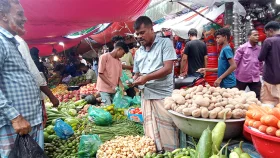 টানা বৃষ্টিতে ফটিকছড়িতে নিত্যপণ্যের দাম ঊর্ধ্বমুখী