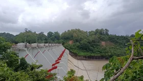 কাপ্তাই হ্রদে বাড়ছে পানি, খুলে দেওয়া হলো বাঁধের ১৬ গেইট