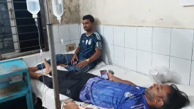 ঝিনাইদহে ওসির সামনে ২ সাংবাদিকের ওপর হামলা