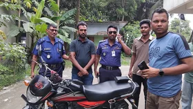 নোয়াখালীতে চোরাই মোটরসাইকেলসহ গ্রেপ্তার ২