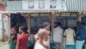 বরিশালে বিএনপি কার্যালয়ে দুষ্কৃতকারীদের আগুন