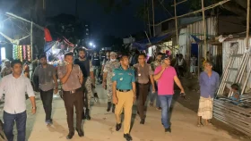 টঙ্গীর বস্তিতে পুলিশের অভিযান, গ্রেপ্তার ৪০