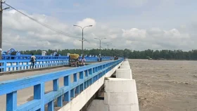 পাহাড়ী ঢল আর ভারী বর্ষনে বাড়ছে তিস্তার পানি