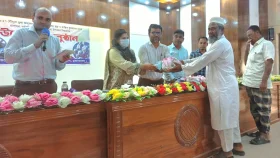 চুয়াডাঙ্গায় কৃষকদের প্রণোদনার বীজ ও সার কিটনাশক বিতরণ&nbsp;
