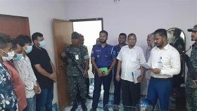 আবাসিক হোটেলে অভিযান, ৫ নারীসহ আটক ১১