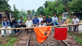 রাজশাহীর সঙ্গে সারাদেশের রেল যোগাযোগ বন্ধ