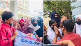 শিক্ষকের চোখের অশ্রুতে থমকে গেলো স্লোগান