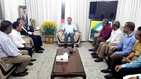 প্রধানমন্ত্রীর সঙ্গে সাক্ষাৎ করলেন নবনিযুক্ত চুক্তিভিত্তিক কর্মকর্তারা