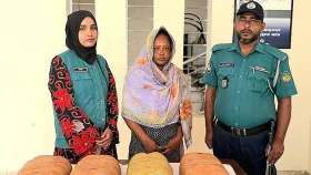 টঙ্গীতে ৮ কেজি গাঁজাসহ নারী গ্রেপ্তার