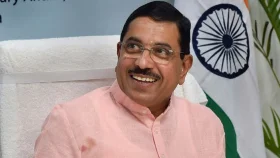 ভারতের নতুন শিক্ষামন্ত্রী কে এই প্রহ্লাদ জোশী?