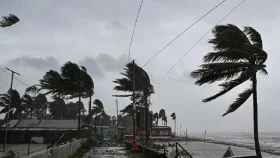 ৮ অঞ্চলে ঝড়ের পূর্বাভাস: নদীবন্দরে সতর্কতা