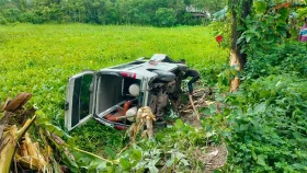 রোগী নিয়ে ঢাকায় যাওয়ার পথে নিয়ন্ত্রণ হারিয়ে খাদে অ্যাম্বুলেন্স