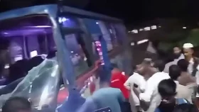 দেয়াল ভেঙে কুর্মিটোলা হাসপাতালে বাস, নিহত ১