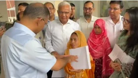প্রধানমন্ত্রীর হাত থেকে নিয়োগপত্র পেলেন ৩ প্রতিবন্ধী