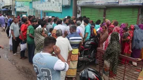 নওগাঁয় বিআরটিসি বাসের চাপায় মারা গেলেন শিক্ষক