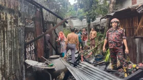বরগুনায় অগ্নিকাণ্ডে বসতঘর পুড়ে ছাই