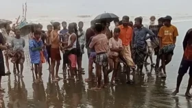 টেকনাফে রোহিঙ্গাদের বহনকারী নৌকাডুবি, নিখোঁজ ১৩