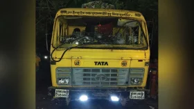 খুলনায় ট্রাকচাপায় একই পরিবারের ৩ জনের মৃত্যু