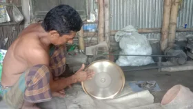 লালপুরের ঐতিহ্যবাহী কাঁসা শিল্প এখন বিলুপ্তির পথে
