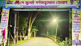 ৩৬ জুলাই স্মরণে নির্মিত তোরণে আগুন