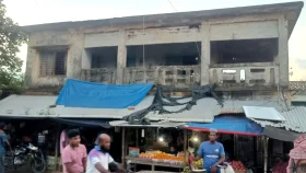 পরিত্যক্ত ইউপি ভবন দখল করে গ্রাম পুলিশের মুরগির ব্যবসা