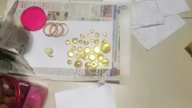 যাত্রীর আন্ডারওয়্যারে মিললো দেড় কেজি সোনা