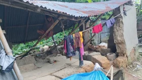 মাথা গোঁজার ঠাঁই হারিয়ে খোলা আকাশের নিচে মাসুমের পরিবার