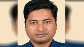পিকাপের ওপর ট্রাক উল্টে পুলিশ কনস্টেবল নিহত