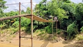 মাটিরাঙ্গায় স্থায়ী সেতুর অভাবে দুর্ভোগে বাসিন্দারা