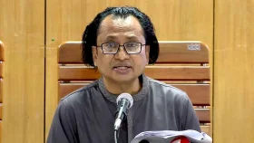 শেখ হাসিনার বক্তব্য প্রচার করলে ব্যবস্থা নেবে সরকার: তথ্য উপদেষ্টা
