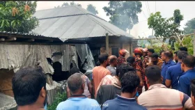 শিক্ষার্থীর সঙ্গে শিক্ষকের অশালীন আচরণের অভিযোগে বিদ্যালয়ে অগ্নিসংযোগ