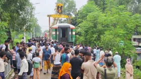 লাইনচ্যুত সিল্কসিটি এক্সপ্রেসের উদ্ধারকাজ শুরু
