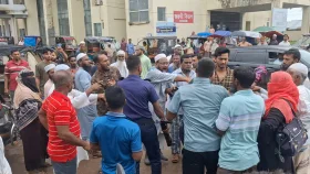 মরদেহ নেওয়াকে কেন্দ্র করে বরগুনা হাসপাতাল চত্ত্বরে সংঘর্ষ