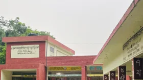 বিদ্যালয়ে সীমানা প্রাচীর না থাকায় নিরাপত্তাহীনতায় শিক্ষার্থীরা
